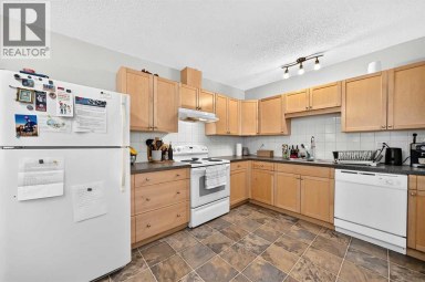 7726 & 7728 34 Avenue NW Calgary Alberta photo 30