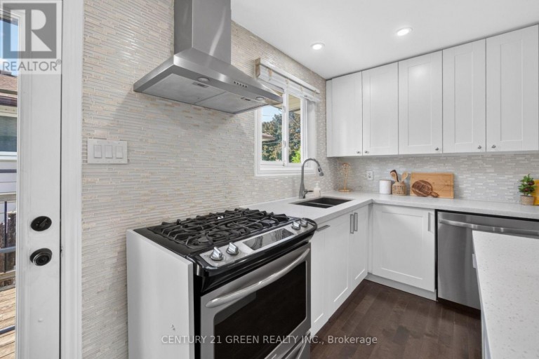 22 QUAKER CRESCENT, Hamilton (Quinndale), Ontario, L8W1H5