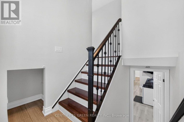 22 QUAKER CRESCENT, Hamilton (Quinndale), Ontario, L8W1H5