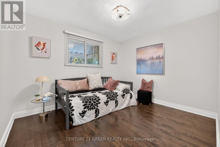 22 QUAKER CRESCENT, Hamilton (Quinndale), Ontario, L8W1H5