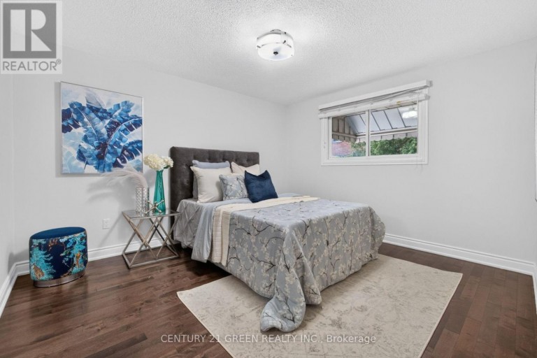 22 QUAKER CRESCENT, Hamilton (Quinndale), Ontario, L8W1H5