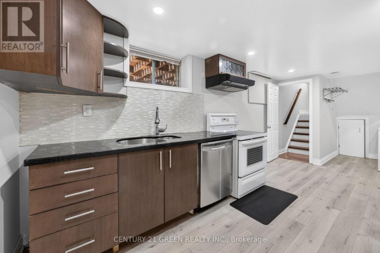 22 QUAKER CRESCENT, Hamilton (Quinndale), Ontario, L8W1H5