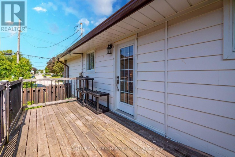 22 QUAKER CRESCENT, Hamilton (Quinndale), Ontario, L8W1H5