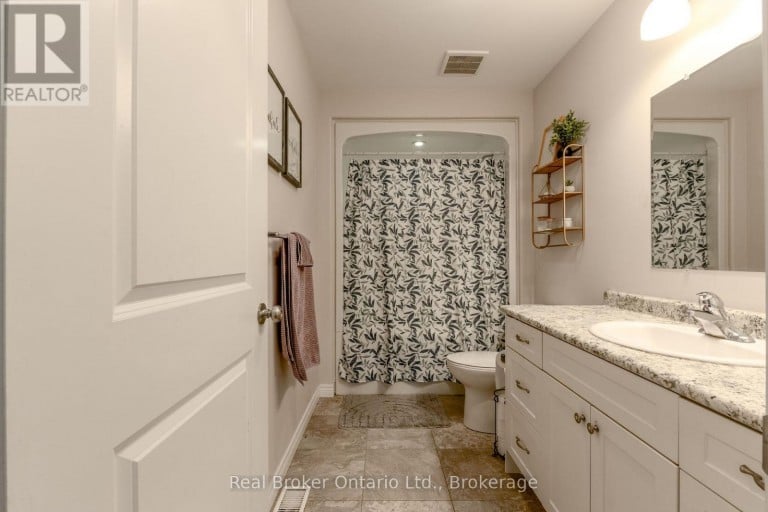 204 GOLF COURSE ROAD, Wasaga Beach, Ontario, L9Z1S6