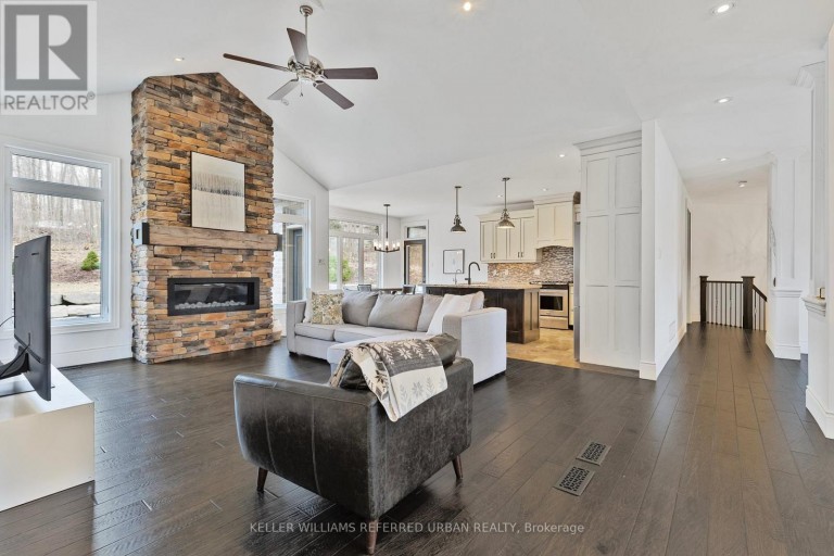25 HERON BOULEVARD, Springwater (Snow Valley), Ontario, L0L1Y3