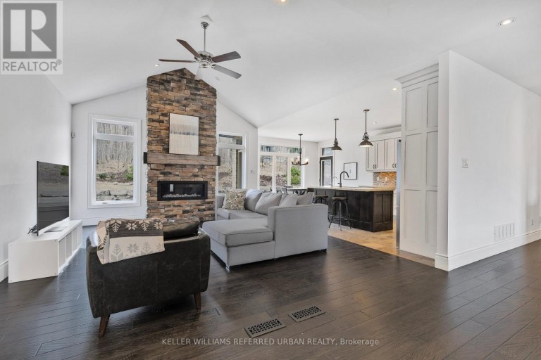 25 HERON BOULEVARD, Springwater (Snow Valley), Ontario, L0L1Y3