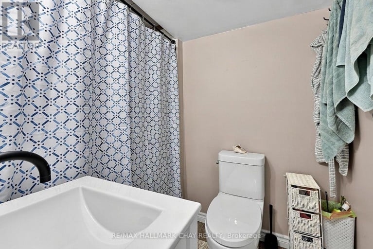 133 DAPHNE CRESCENT, Barrie (Cundles East), Ontario, L4M2Y7