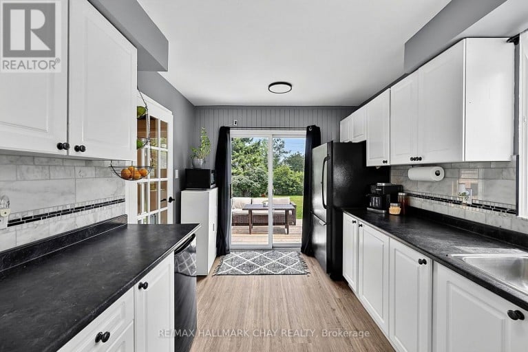 133 DAPHNE CRESCENT, Barrie (Cundles East), Ontario, L4M2Y7