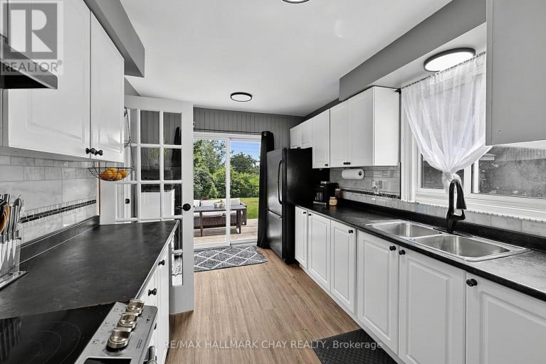 133 DAPHNE CRESCENT, Barrie (Cundles East), Ontario, L4M2Y7