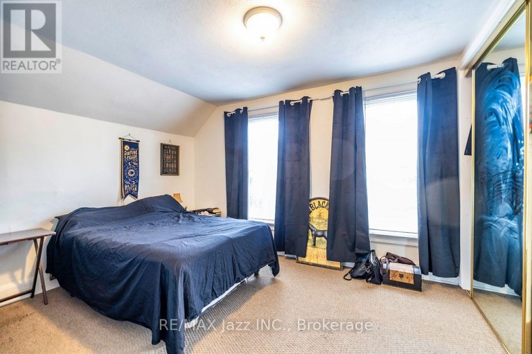 EAST - 97 ADELAIDE AVENUE E, Oshawa (O'Neill), Ontario, L1G1Z2