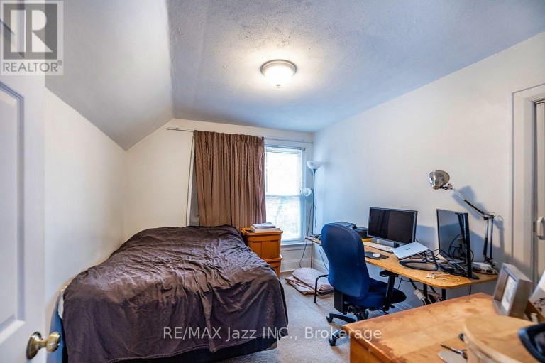 EAST - 97 ADELAIDE AVENUE E, Oshawa (O'Neill), Ontario, L1G1Z2