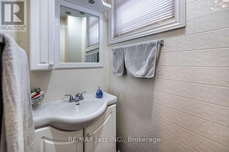 EAST - 97 ADELAIDE AVENUE E, Oshawa (O'Neill), Ontario, L1G1Z2