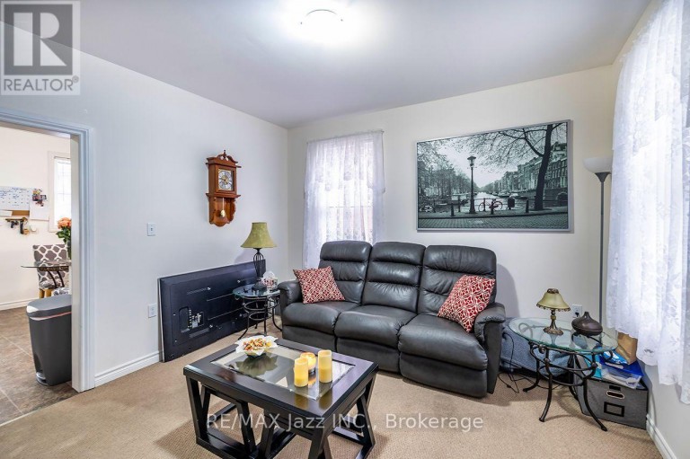 EAST - 97 ADELAIDE AVENUE E, Oshawa (O'Neill), Ontario, L1G1Z2