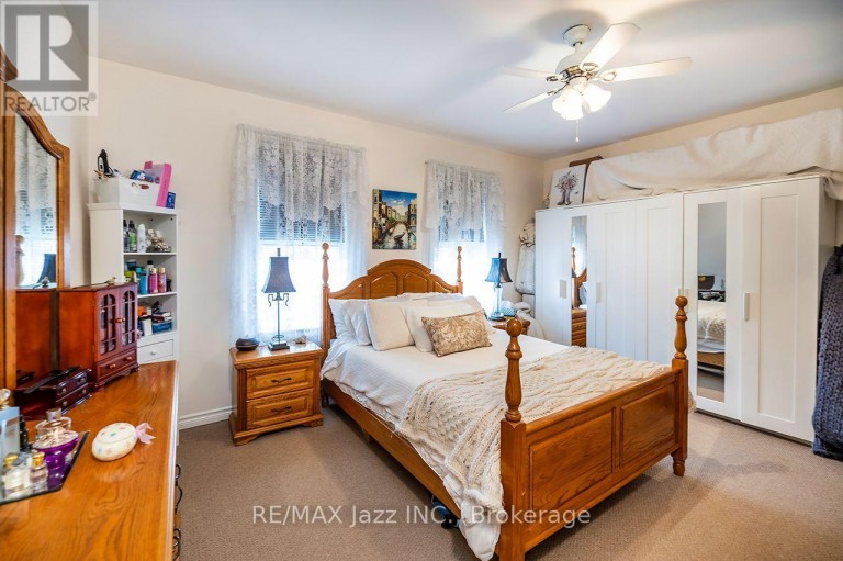 EAST - 97 ADELAIDE AVENUE E, Oshawa (O'Neill), Ontario, L1G1Z2
