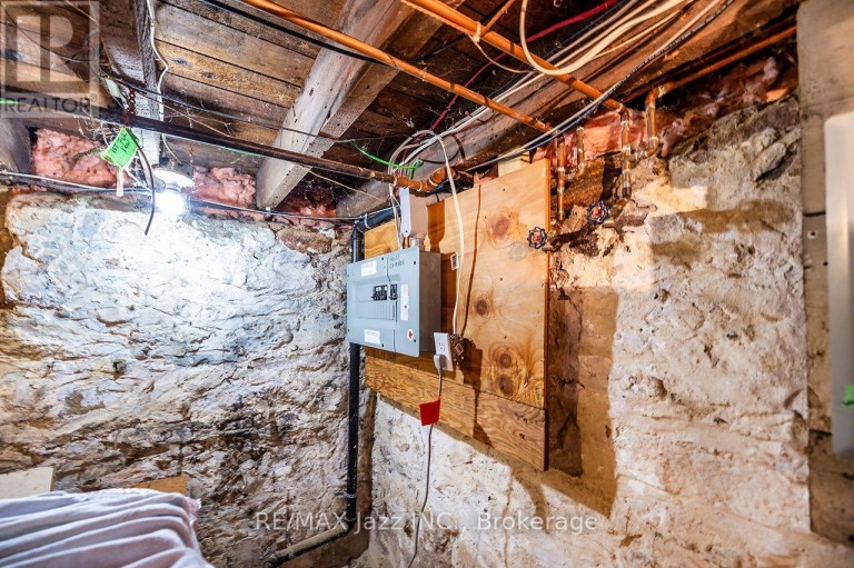 EAST - 97 ADELAIDE AVENUE E, Oshawa (O'Neill), Ontario, L1G1Z2
