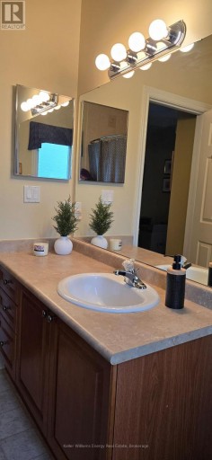 8 HINKLEY TRAIL, Clarington (Newcastle), Ontario, L1B1P4