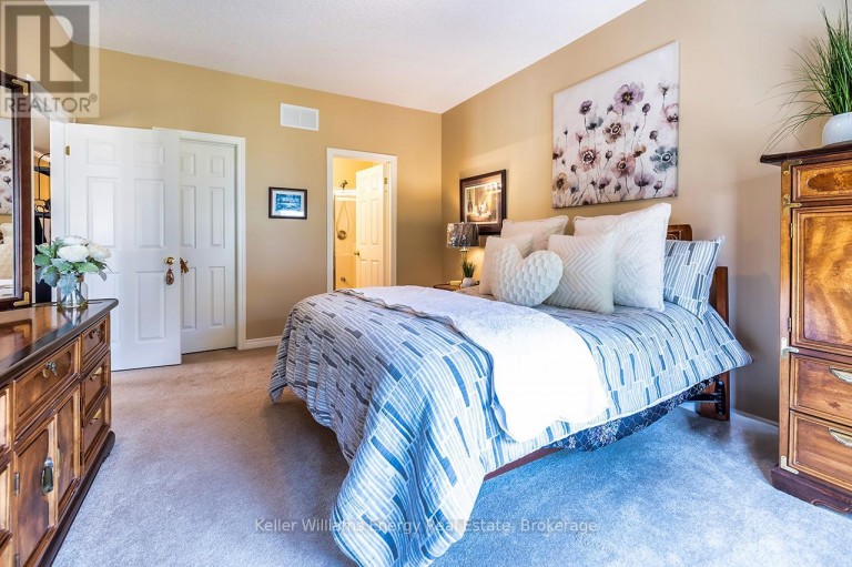 8 HINKLEY TRAIL, Clarington (Newcastle), Ontario, L1B1P4