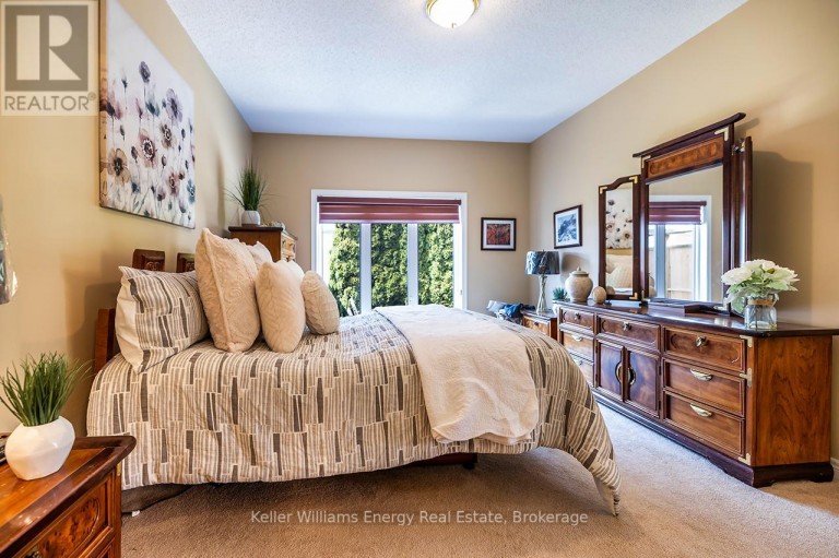 8 HINKLEY TRAIL, Clarington (Newcastle), Ontario, L1B1P4