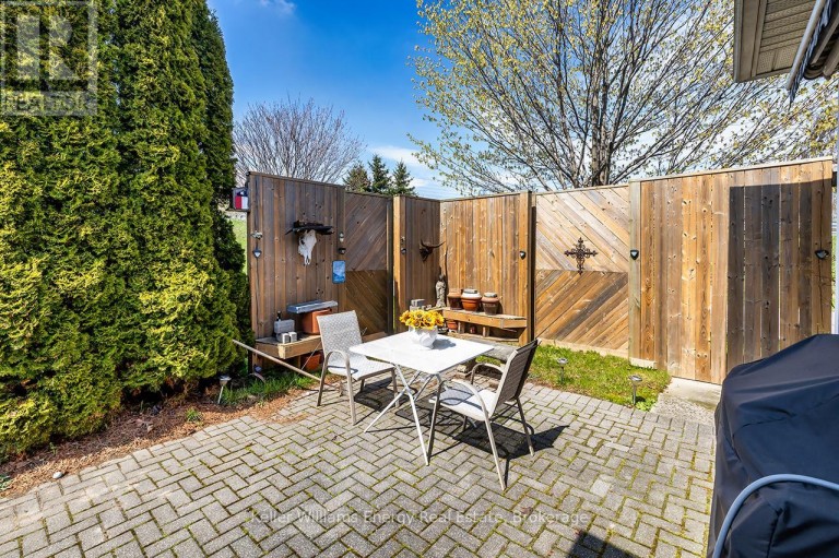 8 HINKLEY TRAIL, Clarington (Newcastle), Ontario, L1B1P4