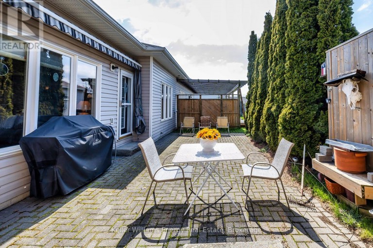 8 HINKLEY TRAIL, Clarington (Newcastle), Ontario, L1B1P4
