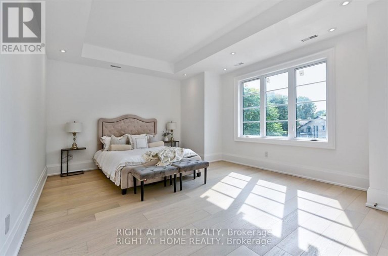 27 HURLINGHAM CRESCENT, Toronto (Banbury-Don Mills), Ontario, M3B2P9