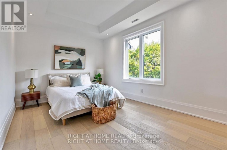 27 HURLINGHAM CRESCENT, Toronto (Banbury-Don Mills), Ontario, M3B2P9