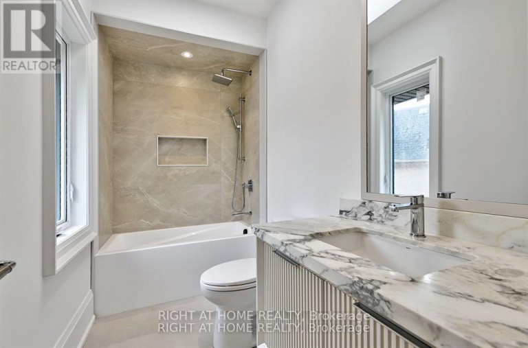 27 HURLINGHAM CRESCENT, Toronto (Banbury-Don Mills), Ontario, M3B2P9