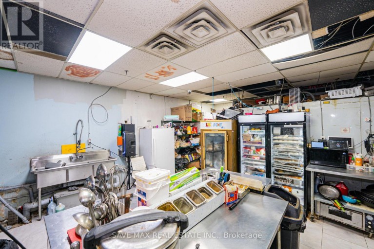 1123 DERRY ROAD, Mississauga (Northeast), Ontario, L5T1P3