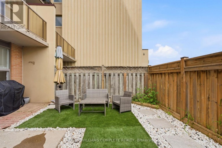 17 - 15 NICKLAUS DRIVE, Hamilton (Vincent), Ontario, L8K5J5