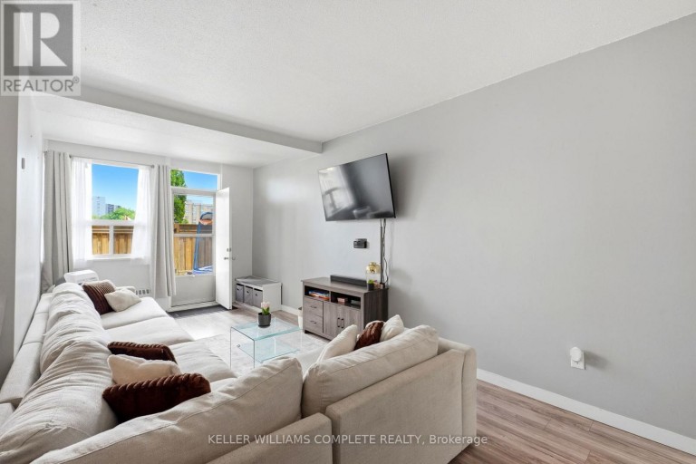 17 - 15 NICKLAUS DRIVE, Hamilton (Vincent), Ontario, L8K5J5
