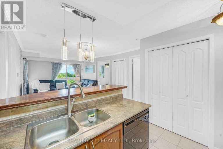 1307 - 8 DAYSPRING CIRCLE, Brampton (Goreway Drive Corridor), Ontario, L6P2Z7
