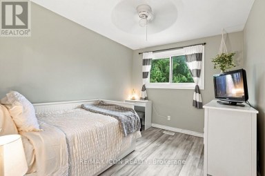 25 UPCOTT CRESCENT London South (South Y) Ontario photo 20