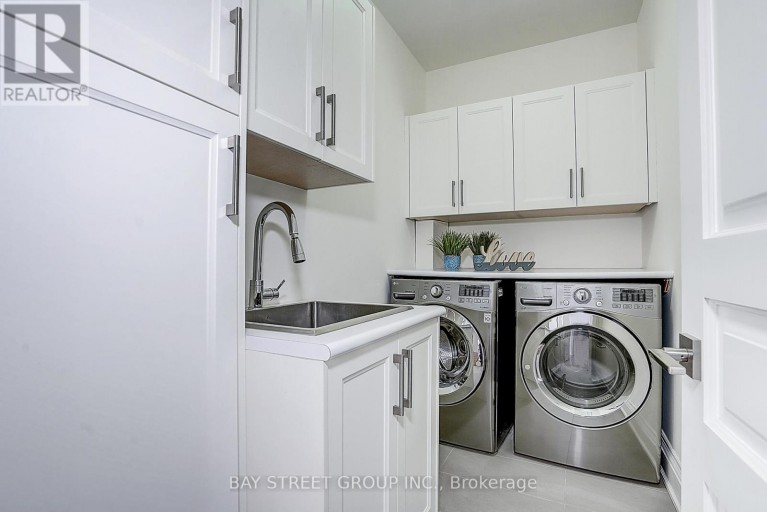 28 CARNWATH CRESCENT, Toronto (St. Andrew-Windfields), Ontario, M2P1J5