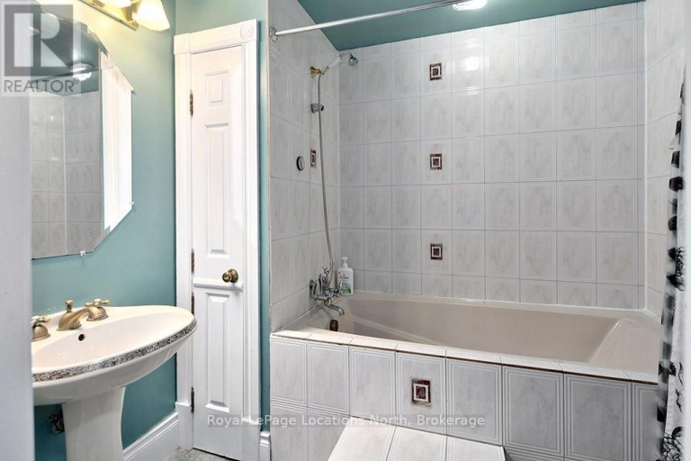 252 SWISS MEADOWS BOULEVARD, Blue Mountains, Ontario, N0H2E0