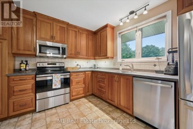 610 ST DAVID STREET S Centre Wellington (Fergus) Ontario photo 18