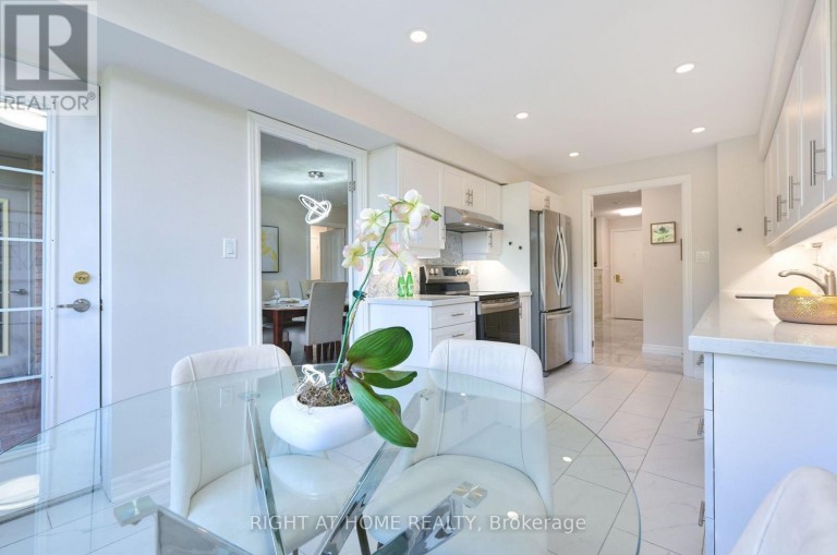 215 - 3181 BAYVIEW AVENUE, Toronto (Bayview Woods-Steeles), Ontario, M2K2Y2