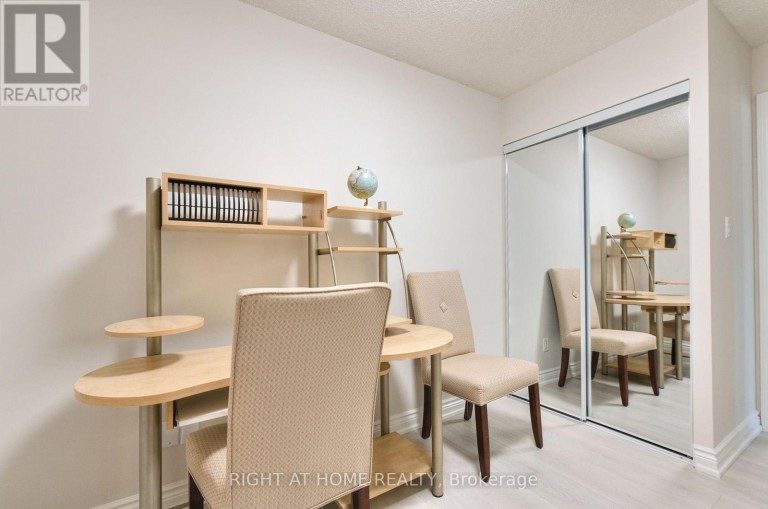 215 - 3181 BAYVIEW AVENUE, Toronto (Bayview Woods-Steeles), Ontario, M2K2Y2