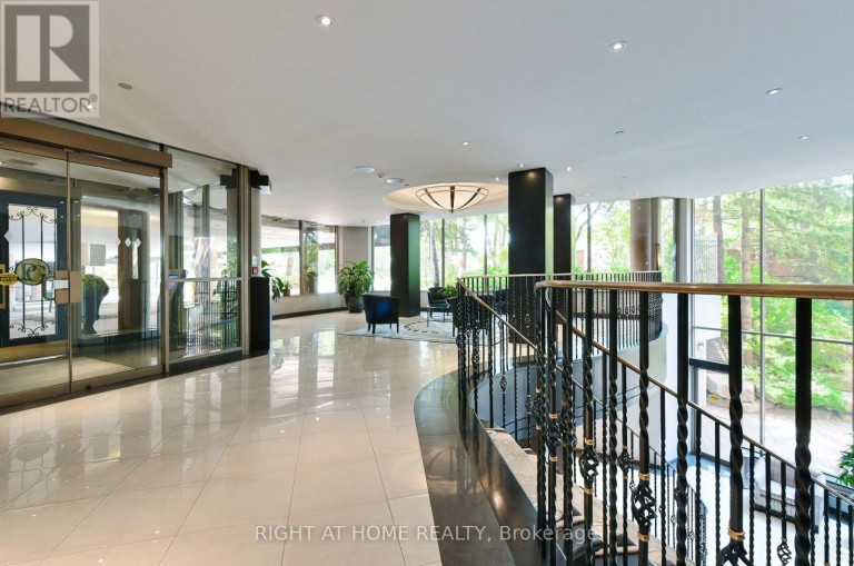 215 - 3181 BAYVIEW AVENUE, Toronto (Bayview Woods-Steeles), Ontario, M2K2Y2