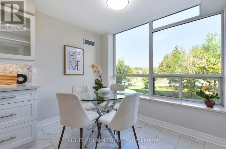 215 - 3181 BAYVIEW AVENUE, Toronto (Bayview Woods-Steeles), Ontario, M2K2Y2