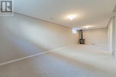 44 BEECH BOULEVARD Tillsonburg Ontario photo 22