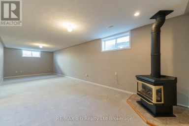 44 BEECH BOULEVARD Tillsonburg Ontario photo 23