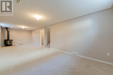 44 BEECH BOULEVARD Tillsonburg Ontario photo 24