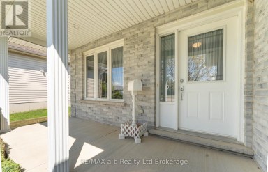 44 BEECH BOULEVARD Tillsonburg Ontario photo 5