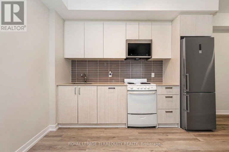804 - 1787 ST CLAIR AVENUE W, Toronto (Weston-Pellam Park), Ontario, M6N0B7
