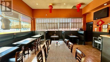 8 - 62 OVERLEA BOULEVARD Toronto (Thorncliffe Park) Ontario photo 2