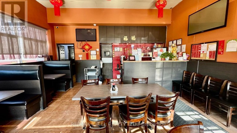 8 - 62 OVERLEA BOULEVARD, Toronto (Thorncliffe Park), Ontario, M4H1C4
