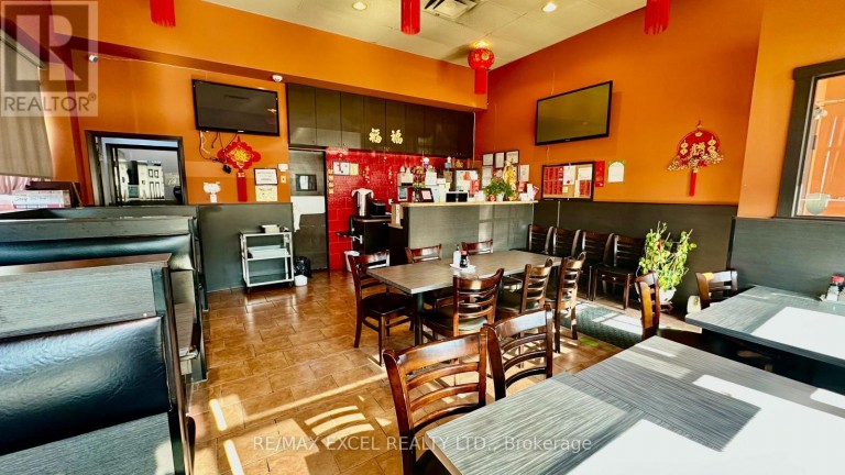 8 - 62 OVERLEA BOULEVARD, Toronto (Thorncliffe Park), Ontario, M4H1C4