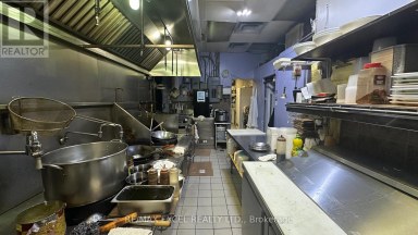 8 - 62 OVERLEA BOULEVARD Toronto (Thorncliffe Park) Ontario photo 7
