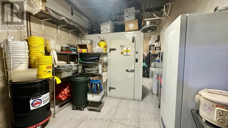 8 - 62 OVERLEA BOULEVARD, Toronto (Thorncliffe Park), Ontario, M4H1C4