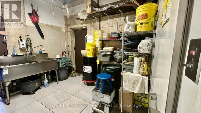 8 - 62 OVERLEA BOULEVARD, Toronto (Thorncliffe Park), Ontario, M4H1C4